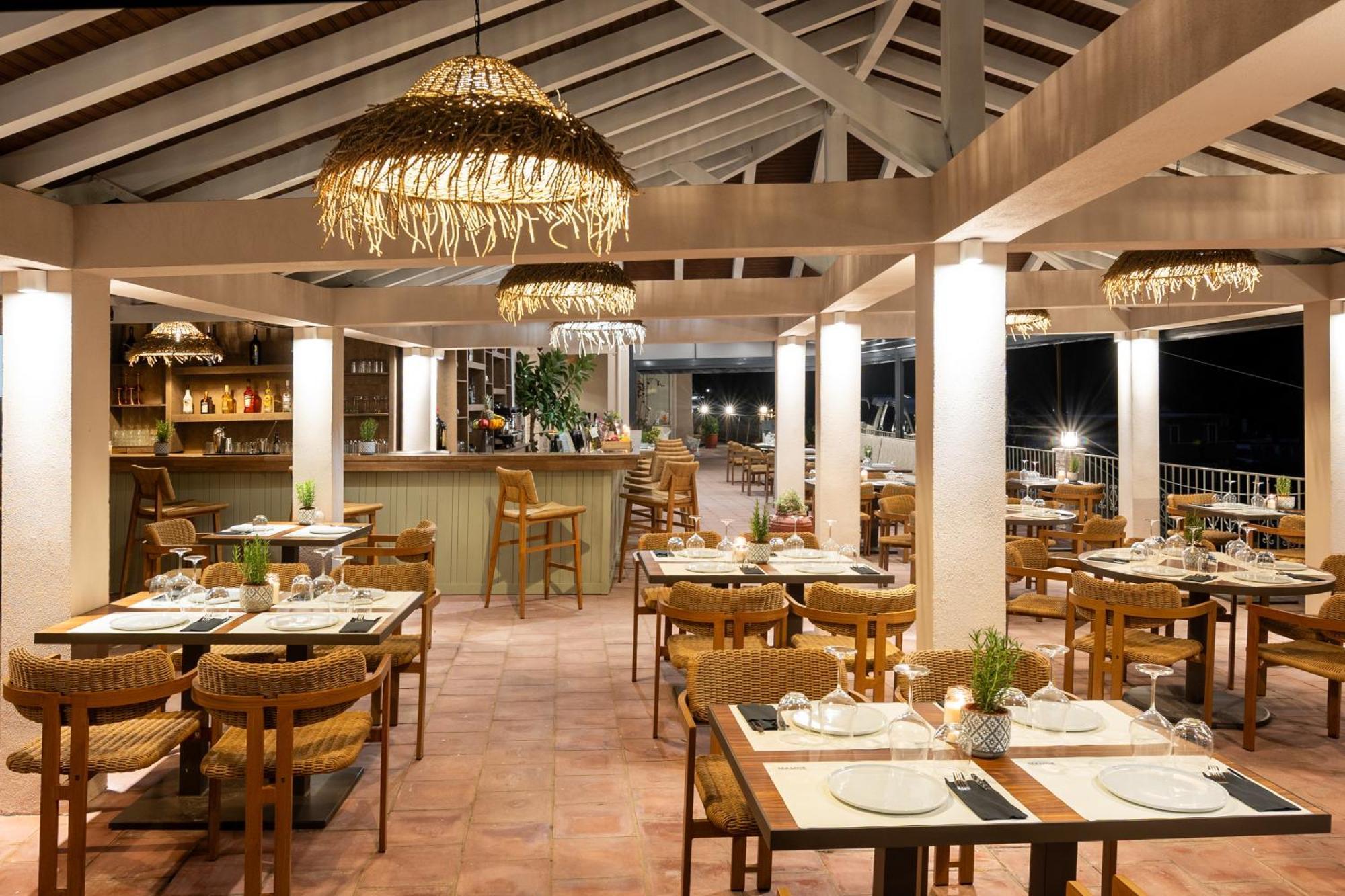 Petra Nera Skiathos, Philian & 4*